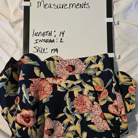 June & Hudson Floral Print High Rise Scallop Shorts Black Women's Size Med NWT - Picture 7 of 8